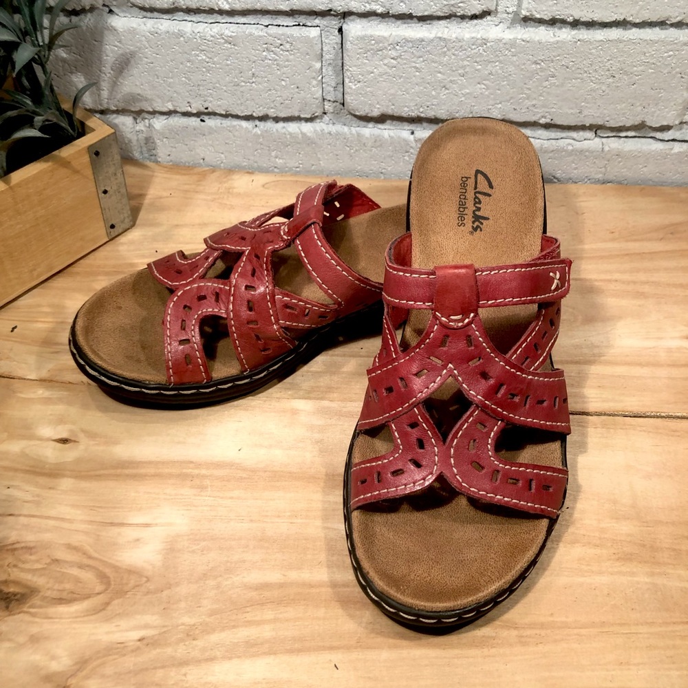 NWOB Clark’s Bendables Leather Sandals